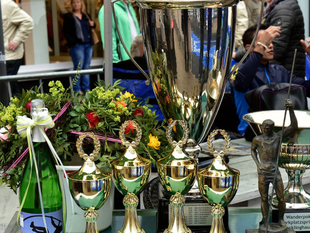Pokale des Marktplatzspringens 2016