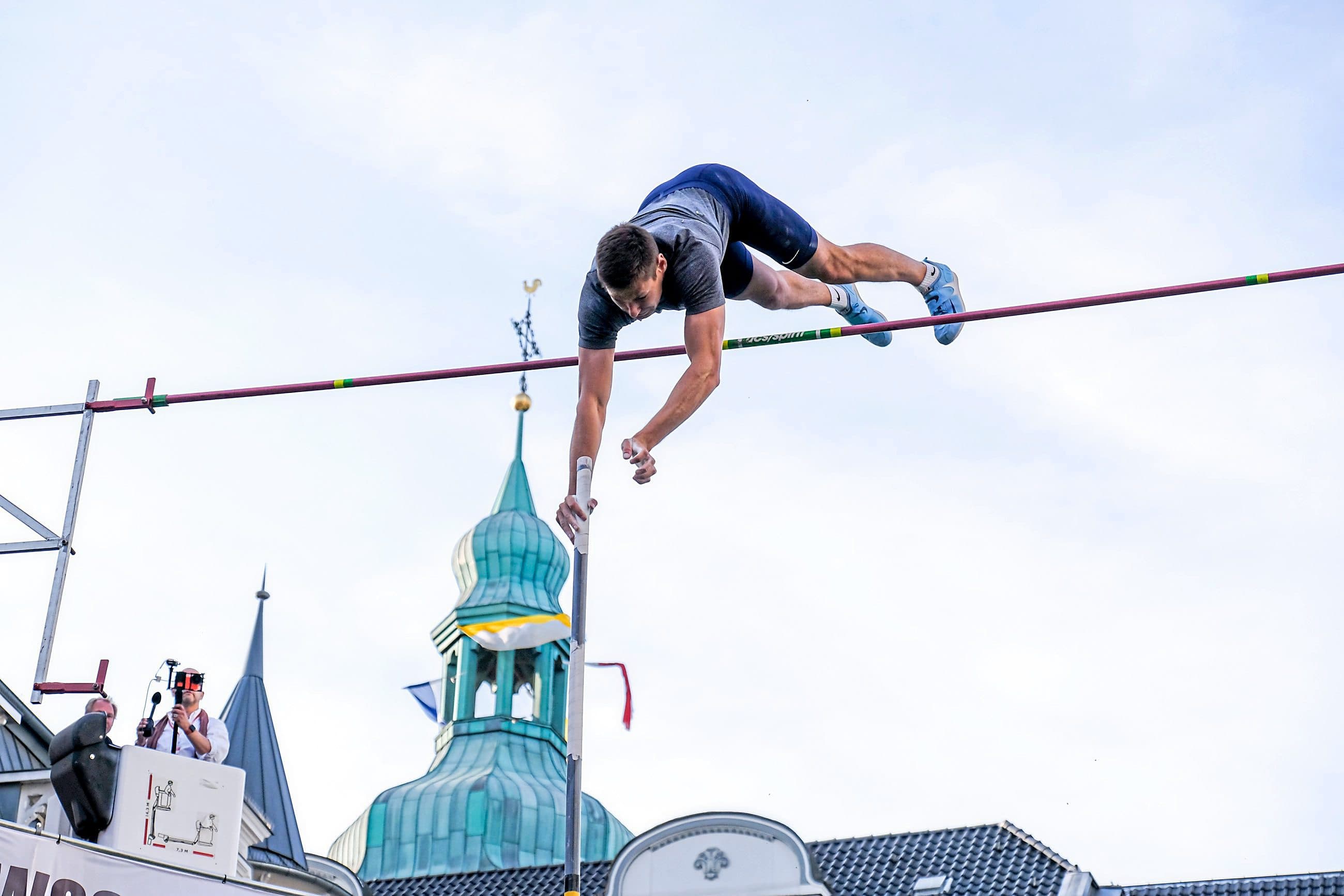 Stabhochsprung auf dem Altstadtmarkt, 2019
