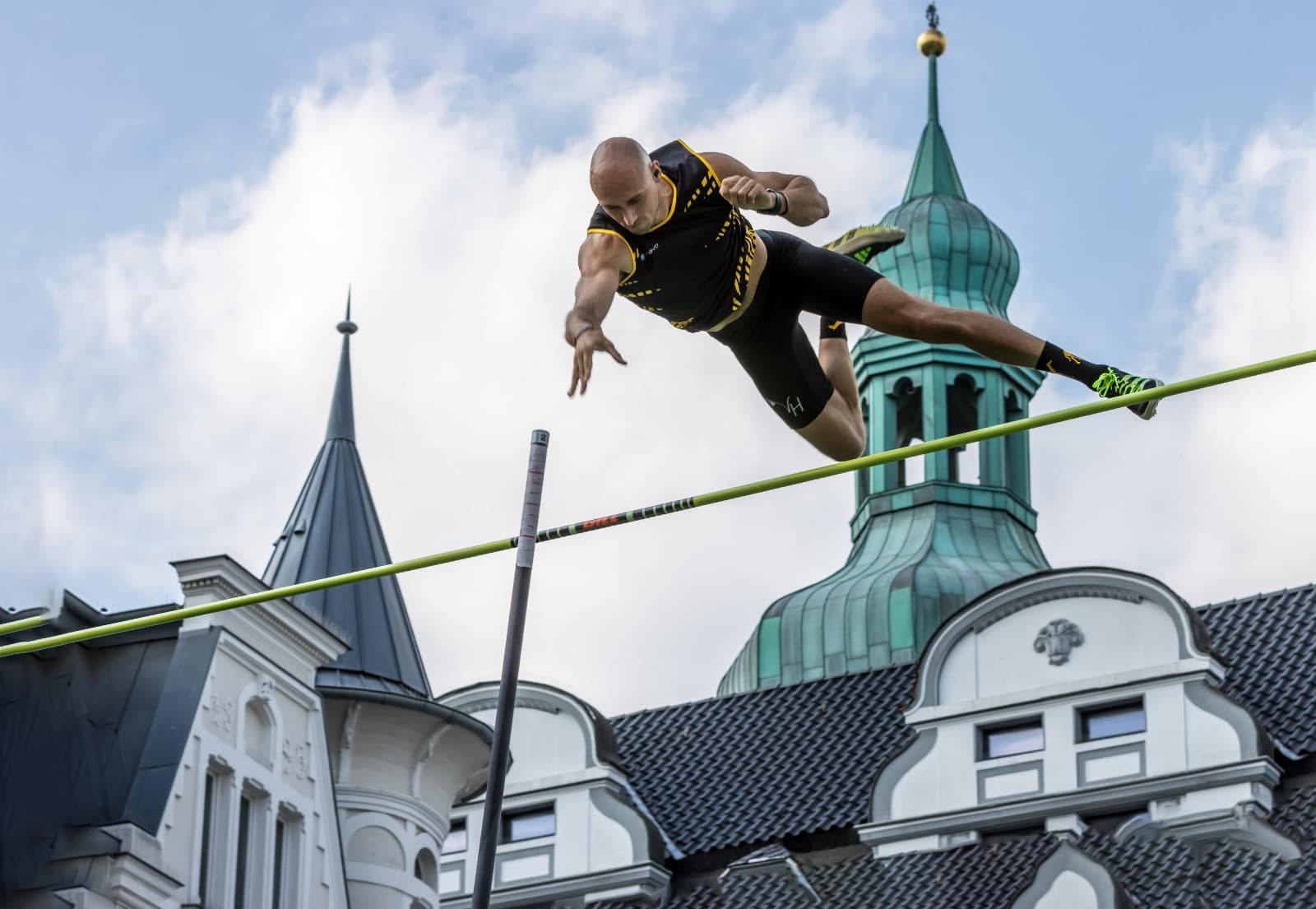 Marktplatzspringer Austin Miller sorgt für neuen Höhenrekord